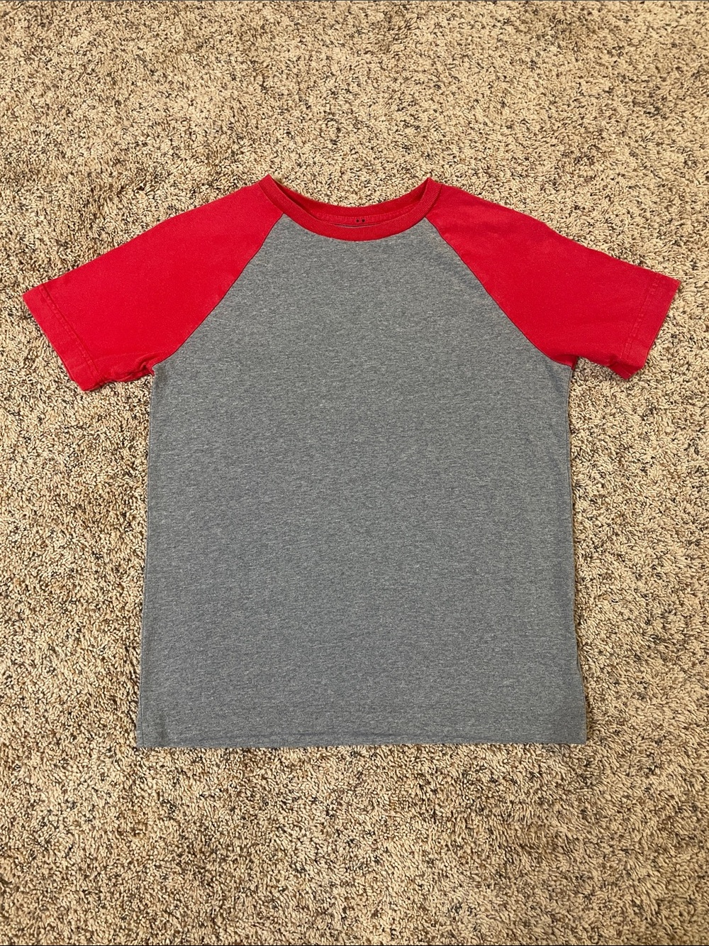 Old Navy Gray Body Raglan Tee with Red Sleeves